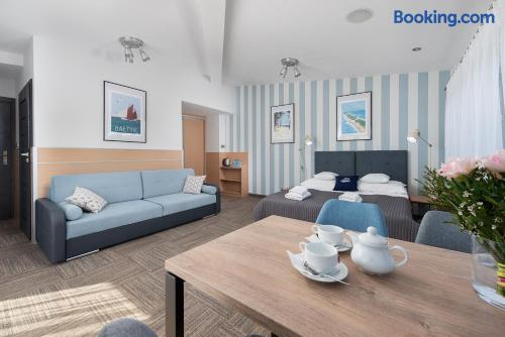 Apartament 4-osobowy nr 305 (trzecie piętro, w prawo wysiadając z windy) Apartament 4-osobowy nr 305 (trzecie piętro, w prawo wysiadając z windy)