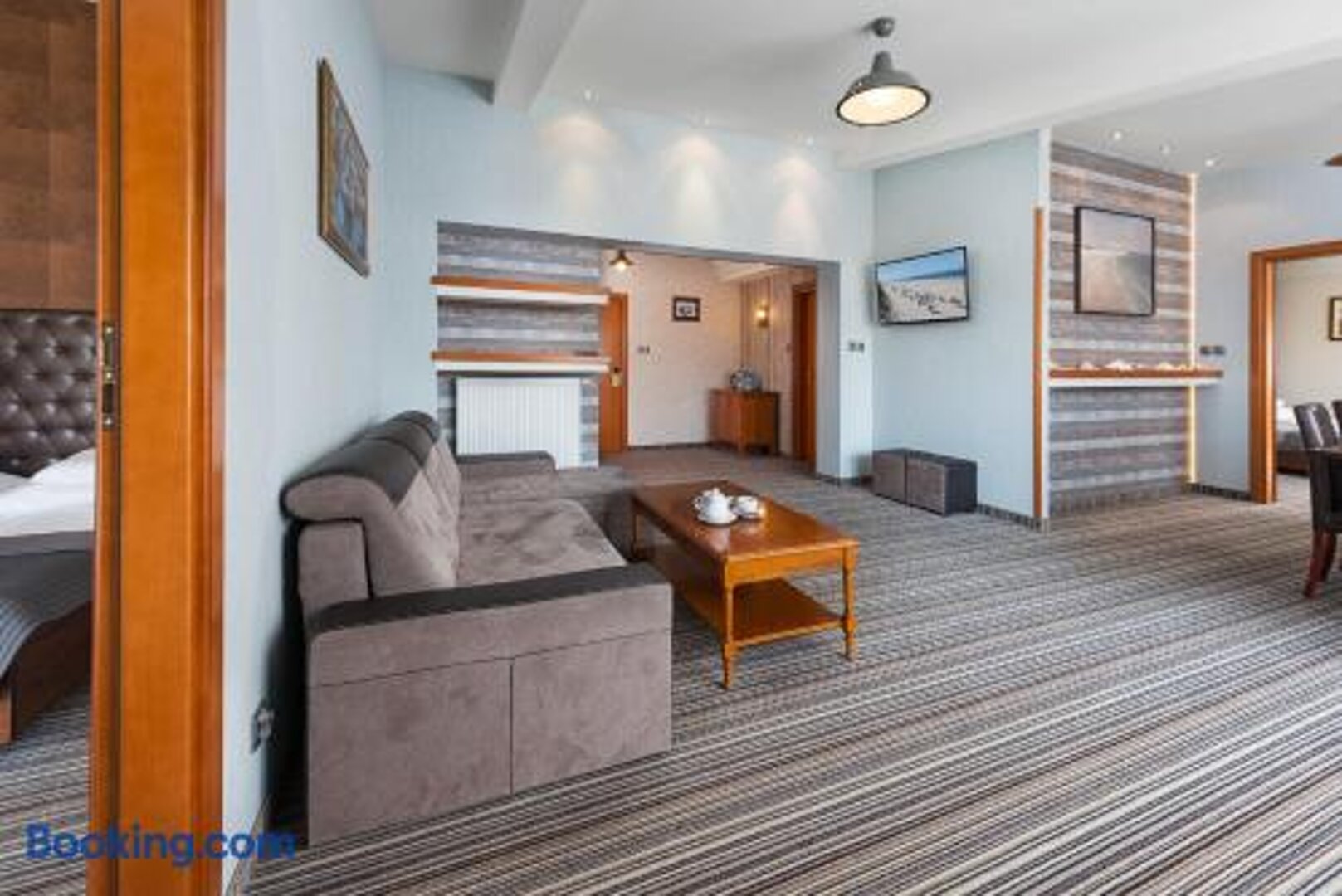 Apartament z 2 sypialniami nr 302 (trzecie piętro, w lewo wysiadając z windy) Apartament z 2 sypialniami nr 302 (trzecie piętro, w lewo wysiadając z windy)